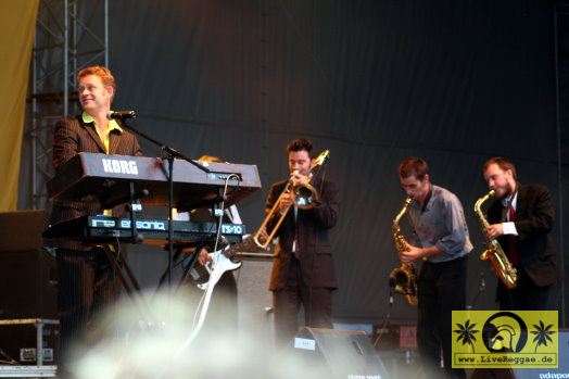 Yellow Umbrella (D) Back To The Roots Festival - Elbufer, Dresden 16. Juli 2005 (14).jpg